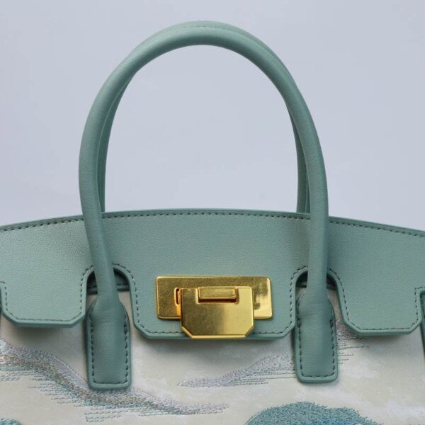 05_Embroidery_Leather_Elegant_Crossbody_Handbag_Cloud_Mountain_P120659-1 05_Embroidery_Leather_Elegant_Crossbody_Handbag_Cloud_Mountain_P120659-1