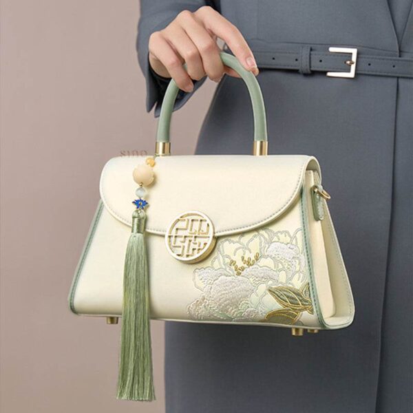 3_Embroidery_Leather_White_Crossbody_Bag_Hibiscus_Women_Handbag_P120447 3_Embroidery_Leather_White_Crossbody_Bag_Hibiscus_Women_Handbag_P120447
