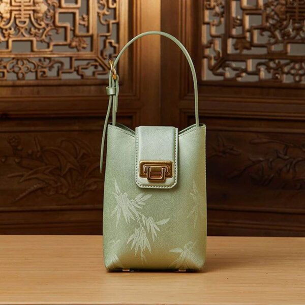 エンボス加工_レザー_グリーン_バンブー_リーフ_スマホバッグ_-_中文-2468689 Embossed_Leather_Green_Bamboo_Leaf_Phone_Bag_-_SinoCultural-2468689