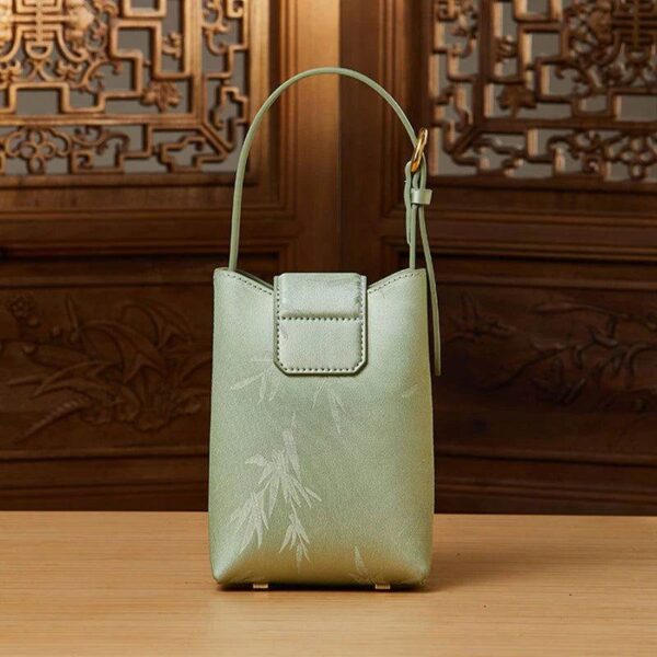 エンボス加工_レザー_グリーン_バンブー_リーフ_スマホバッグ_-_中文-2468705 Embossed_Leather_Green_Bamboo_Leaf_Phone_Bag_-_SinoCultural-2468705