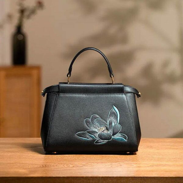刺繍_レザー_黒_蓮_ハンドバッグ_-_中文-2470447 Embroidery_Leather_Black_Lotus_Handbag_-_SinoCultural-2470447