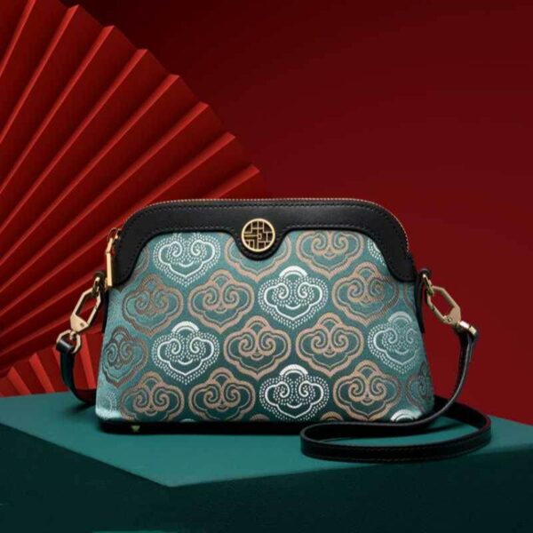 刺繍_レザー_ショルダー_シェル_バッグ_吉祥_雲_-_中文2475664 Embroidery_Leather_Shoulder_Shell_Bag_Auspicious_Clouds_-_SinoCultural-2475664