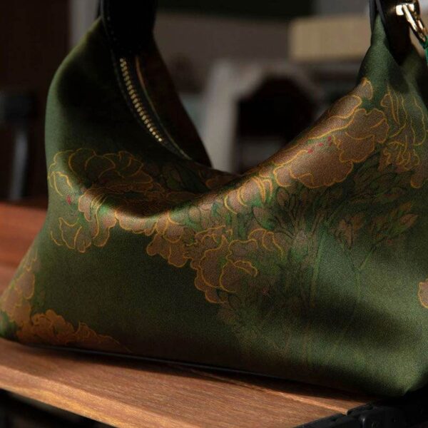 香り_雲_シルク_ダークグリーン_桑_シルク_ショルダーバッグ_-_中文-2478665 Fragrant_Cloud_Silk_Dark_Green_Mulberry_Silk_Shoulder_Bag_-_SinoCultural-2478665