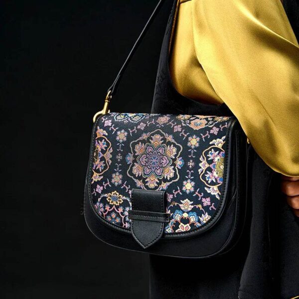 Model_Wearing_Song_Brocade_Messenger_Bag_Casual_Elegance02 Model_Wearing_Song_Brocade_Messenger_Bag_Casual_Elegance02
