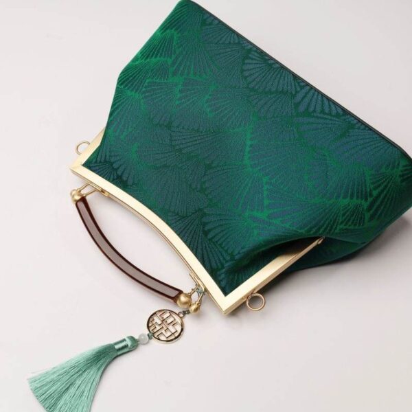 マルベリー_シルク_グリーン_パイン_リーフ_ヴィンテージ_キス_ロック_クラスプ_バッグ_-_SinoCultural-2481619 Mulberry_Silk_Green_Pine_Leaf_Vintage_Kiss_Lock_Clasp_Bag_-_SinoCultural-2481619