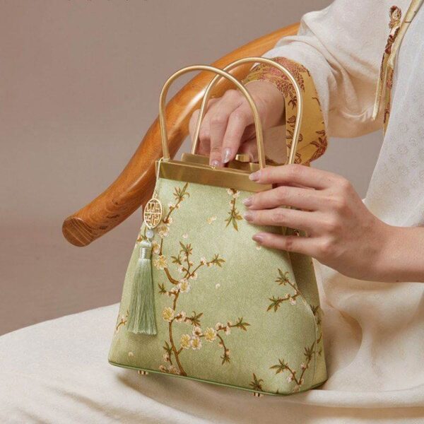 マルベリー_シルク_ラグジュアリー_ライトグリーン_キスロック_クラッチバッグ_-_SinoCultural-2481827 Mulberry_Silk_Luxury_Light_Green_Kiss_Lock_Clutch_Bag_-_SinoCultural-2481827