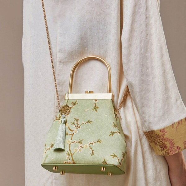マルベリー_シルク_ラグジュアリー_ライトグリーン_キスロック_クラッチバッグ_-_SinoCultural-2481831 Mulberry_Silk_Luxury_Light_Green_Kiss_Lock_Clutch_Bag_-_SinoCultural-2481831