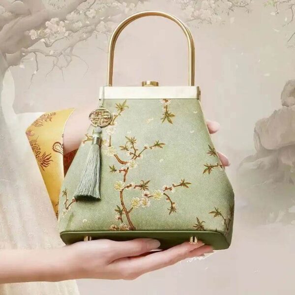 マルベリー_シルク_ラグジュアリー_ライトグリーン_キスロック_クラッチバッグ_-_SinoCultural-2481835 Mulberry_Silk_Luxury_Light_Green_Kiss_Lock_Clutch_Bag_-_SinoCultural-2481835