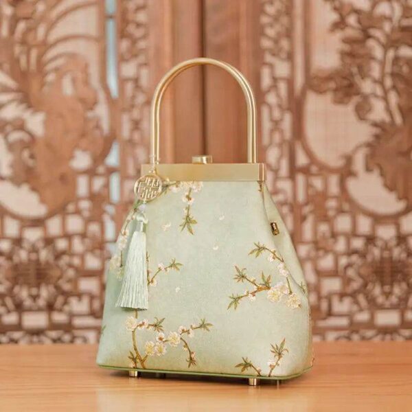 マルベリー_シルク_ラグジュアリー_ライトグリーン_キスロック_クラッチバッグ_-_SinoCultural-2481839 Mulberry_Silk_Luxury_Light_Green_Kiss_Lock_Clutch_Bag_-_SinoCultural-2481839