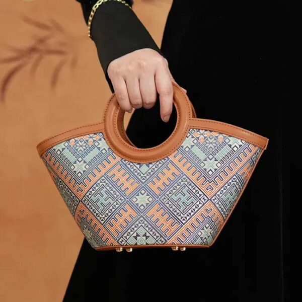 荘_ブロケード_手工芸_ユニーク_クロスボディ_バスケット_バッグ_FJ120001 a_Zhuang_Brocade_Handicraft_Unique_Crossbody_Basket_Bag_FJ120001