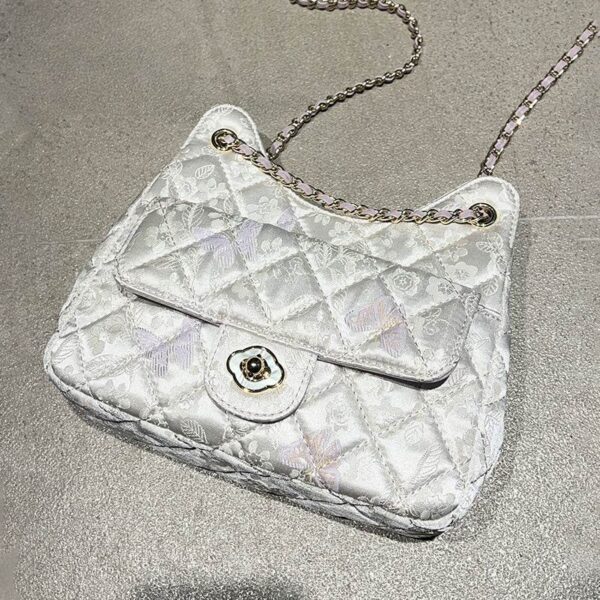 シノワズリー・ゴールド・ブロケード・アンダーアームバッグ・フラット・ビュー chinoiserie-gold-brocade-underarm-bag-floor-flat-view