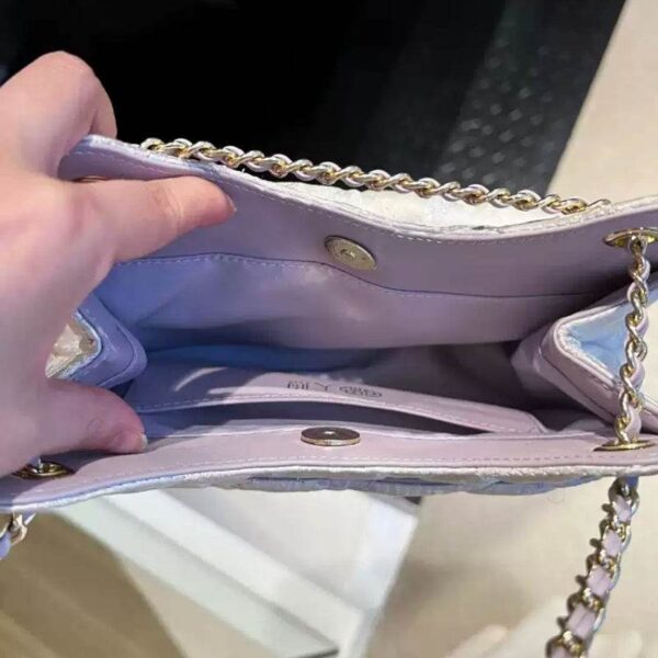 シノワズリー・ゴールド・ブロケード・アンダーアームバッグ・内容量 chinoiserie-gold-brocade-underarm-bag-interior-capacity