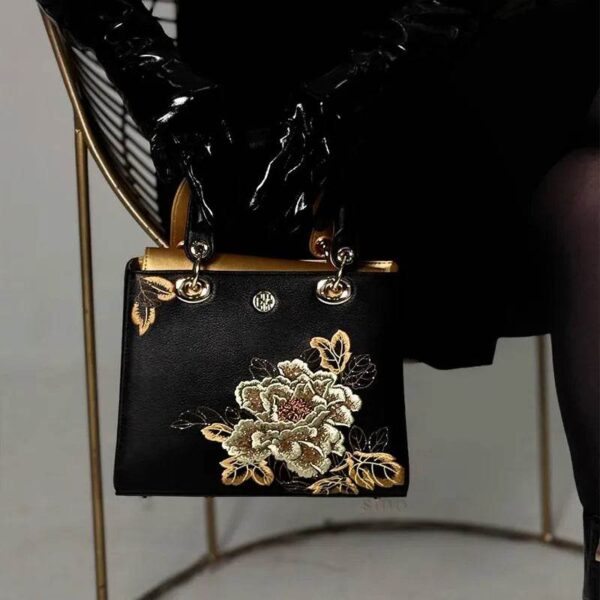 embroidery-leather-black-gold-peony-handbag-_maki-model-detail embroidery-leather-black-gold-peony-handbag-_maki-model-detail