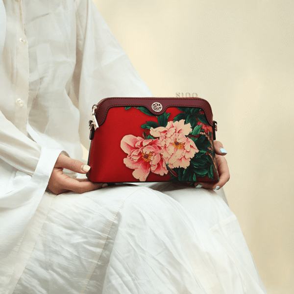handmade-floral-embroidery-clutch-closeup-04-dedetail handmade-floral-embroidery-clutch-closeup-04-dedetail