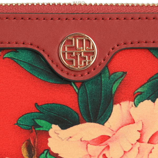 handmade-floral-embroidery-clutch-closeup-06-detail handmade-floral-embroidery-clutch-closeup-06-detail