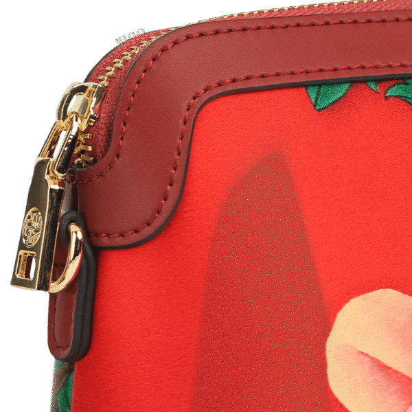 handmade-floral-embroidery-clutch-closeup-10-detail handmade-floral-embroidery-clutch-closeup-10-detail