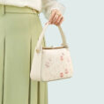 model-holding-bing-lie-mei-bag-single-hand