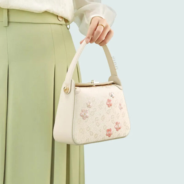 model-holding-bing-lie-mei-bag-single-hand model-holding-bing-lie-mei-bag-single-hand