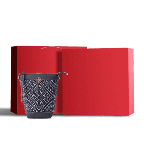 チュアン・ブロケード・バケット・クロスボディバッグ・レッド・ギフトボックス zhuang-brocade-bucket-crossbody-bag-red-gift-box