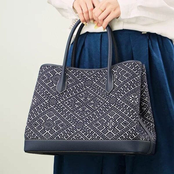 荘錦繍革肩巾型両手持ち青服 zhuang-brocade-embroidered-leather-shoulder-bag-model-double-handheld-blue-dress